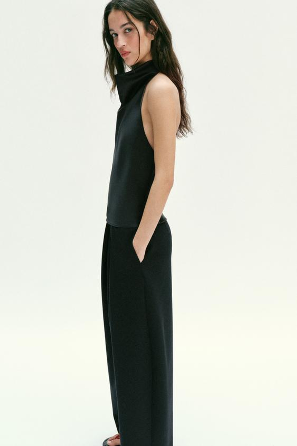 ZARA БРЮКИ С ВЫСОКОЙ ПОСАДКОЙ И ЗАЩИПАМИ, ЧЕРНЫЙ