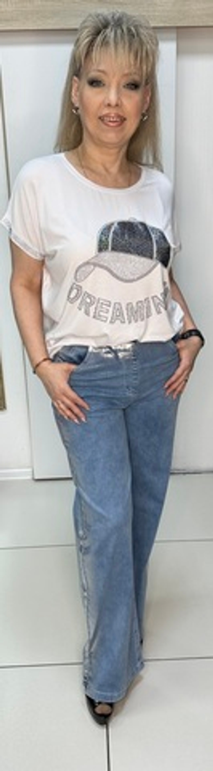 Синие джинсы-палаццо с блестящими лампасами