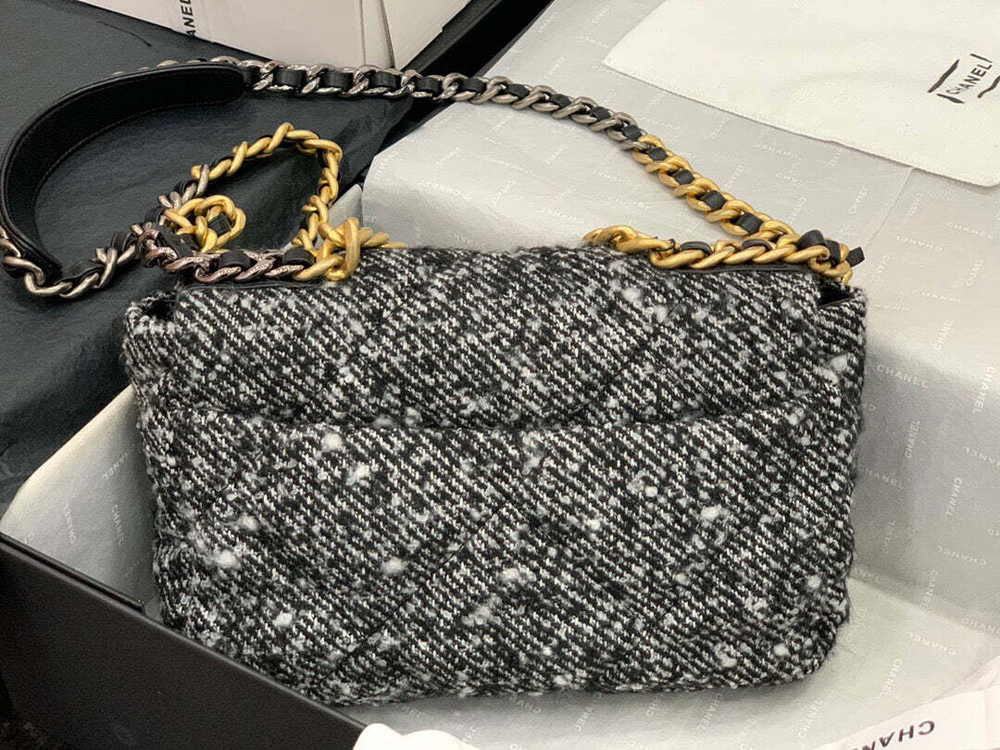 Chanel 19 26 cm