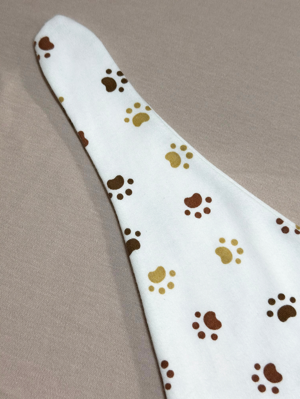 Шапочка Узелок Разноцветные Следы RinaAmari