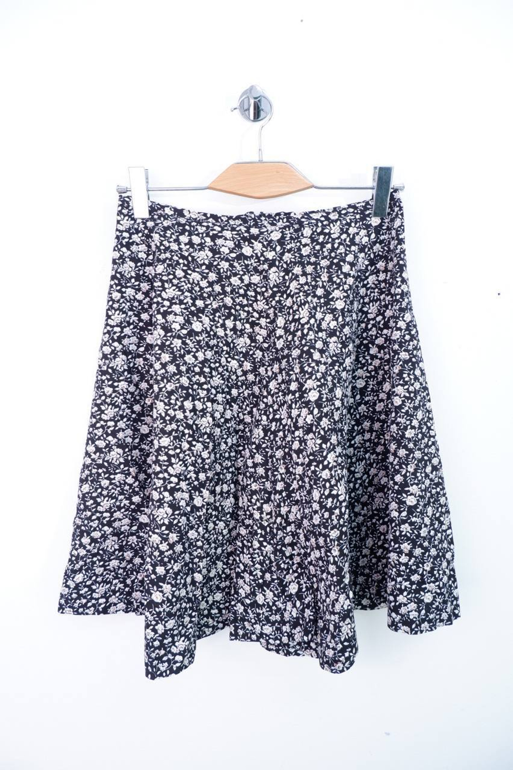 Юбка в мелкий цветочек, визуально на 46 размер