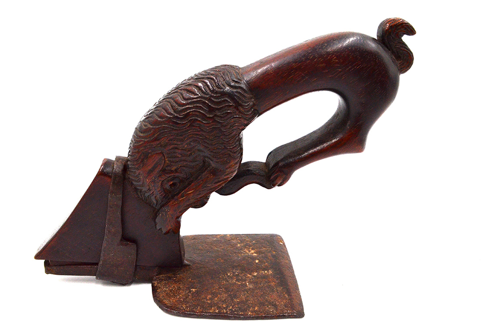 Ручное тесло с рукоятью в форме льва. Испания, Нач. XX в.