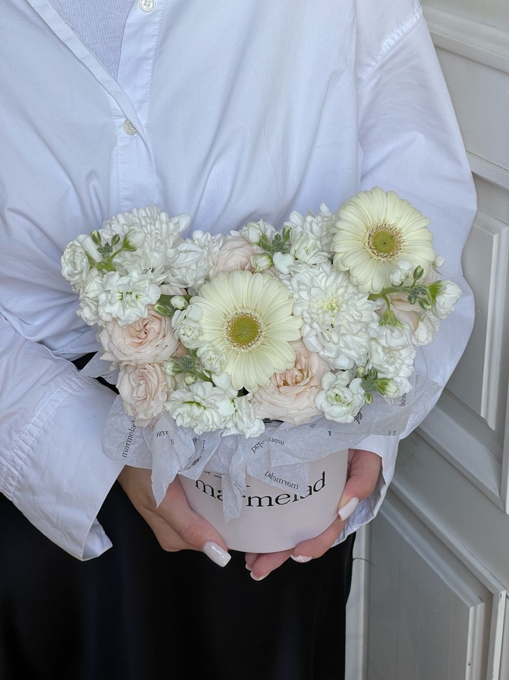 Цветочная композиция в бело-кремовой гамме