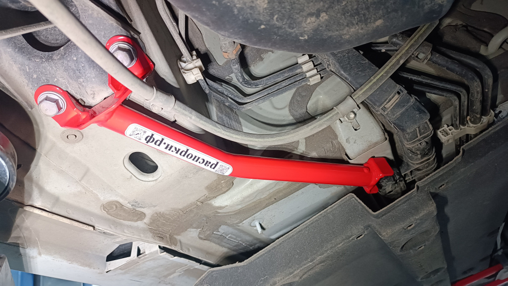Распорки средние нижние боковые Toyota Yaris 4 GR (ПОД ЗАКАЗ)