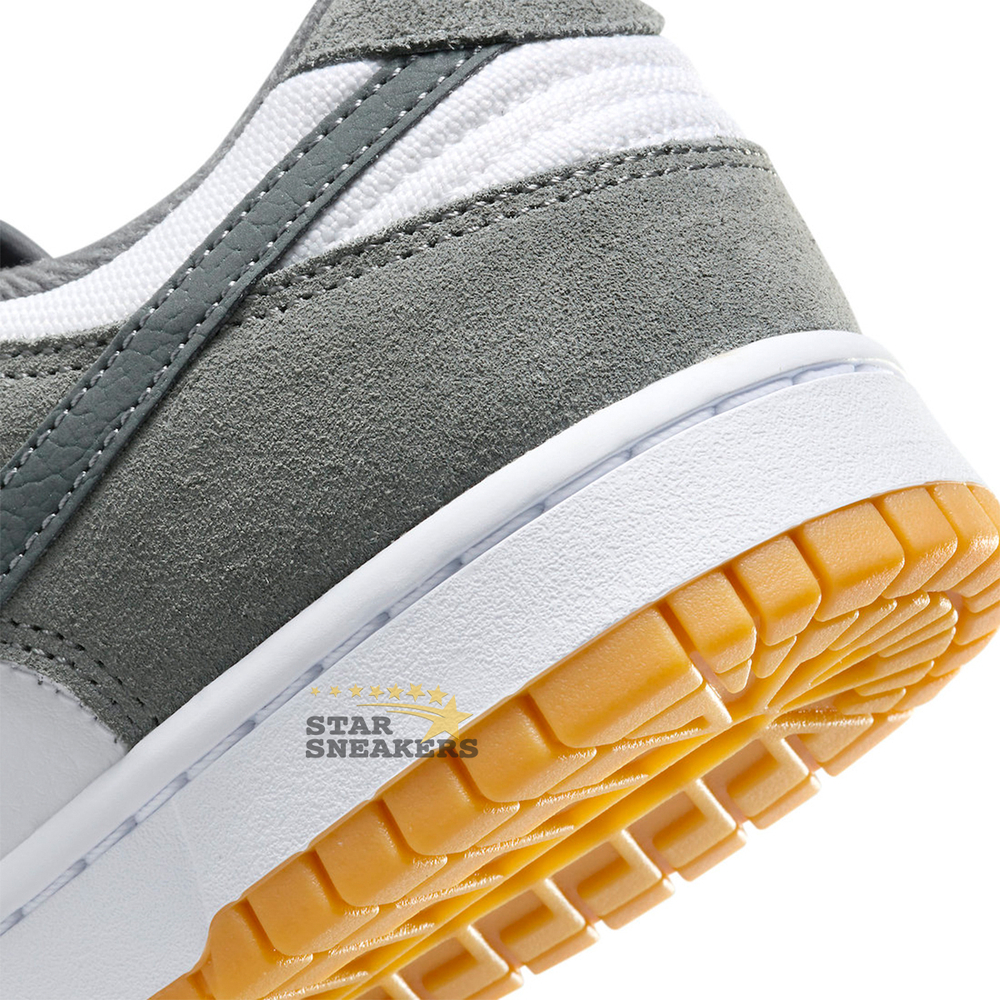 DUNK SB Low " Smoke Grey Gum"