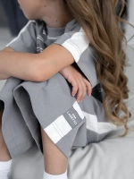 Летний серый костюм для девочки, футболка и кюлоты