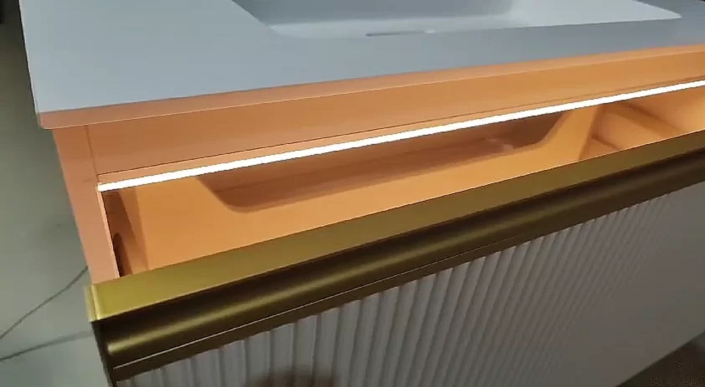 Тумба с раковиной Armadi Art QUATRO 1 100 FUGA с подсветкой, CASHMERE/профиль MATT GOLD