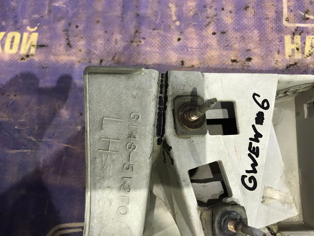 Планка под стоп левая MAZDA CAPELLA 2001