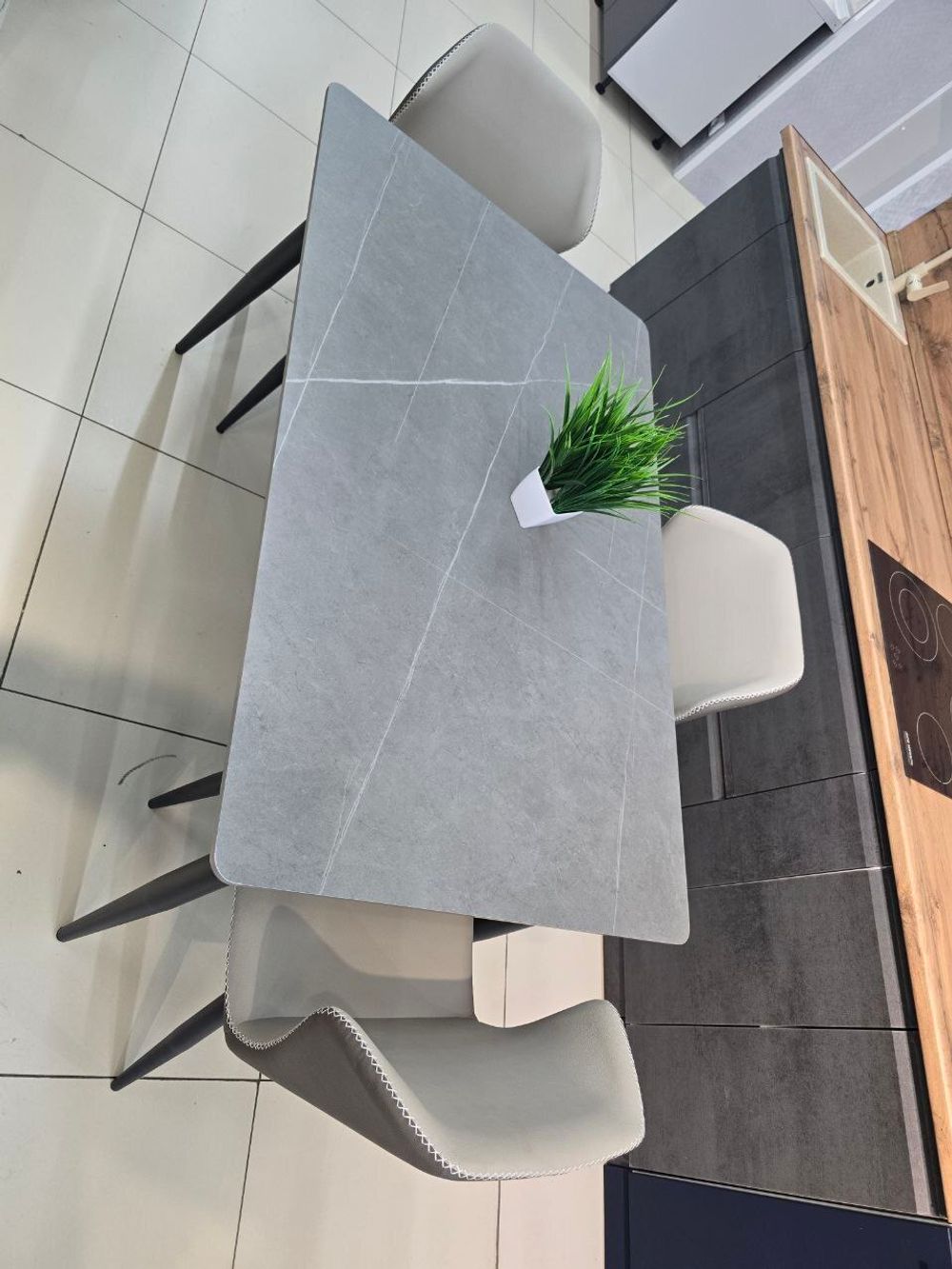 Стол обеденный из камня