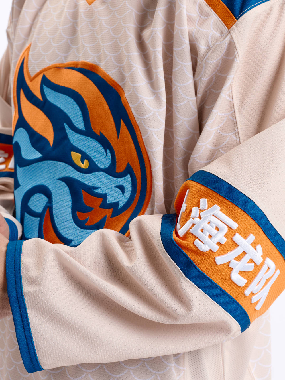 Джерси хоккейное бежевое ХК "Шанхайские Драконы", реплика с вышивками (ТМ ATRIBUTIKA&CLUB)