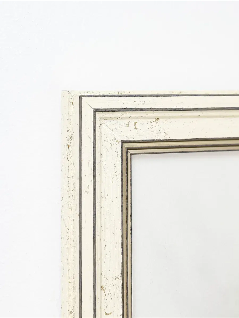 Искусственные цветы для декора стен