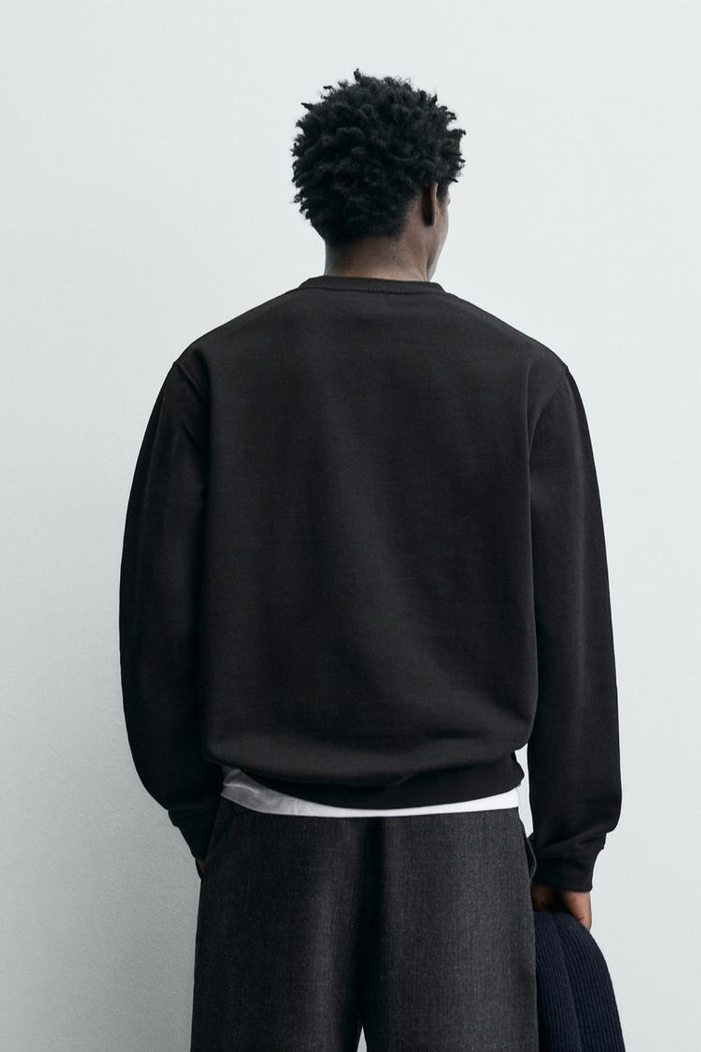 ZARA ТОЛСТОВКА КЛАССИЧЕСКОГО КРОЯ С ПРИНТОМ, ЧЕРНЫЙ