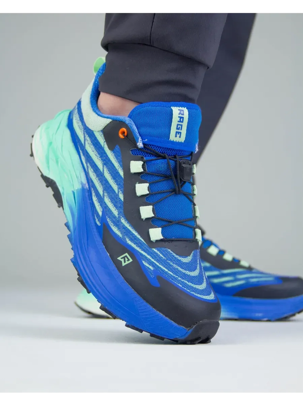 Кроссовки с двойной амортизацией для тренировок