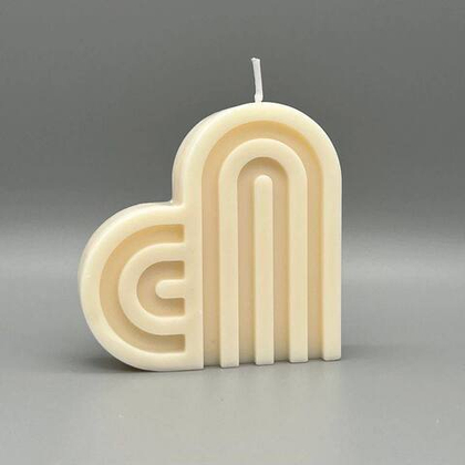 Свеча "сердце S"