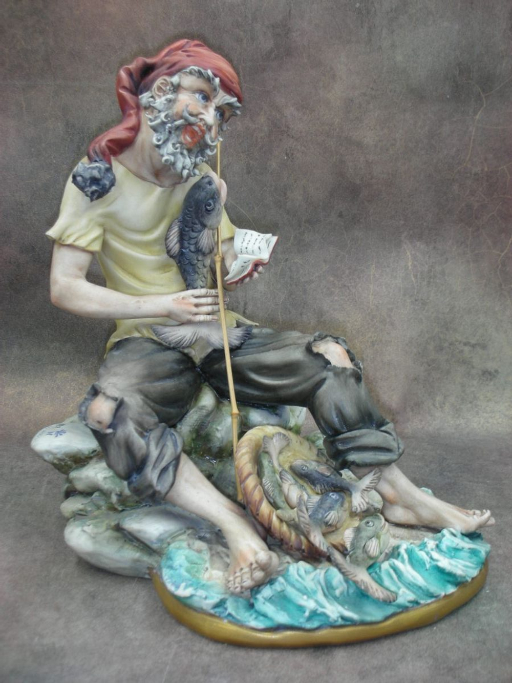 Статуэтка. Фарфор. Разговор рыбака и рыбы. Capodimonte. Италия