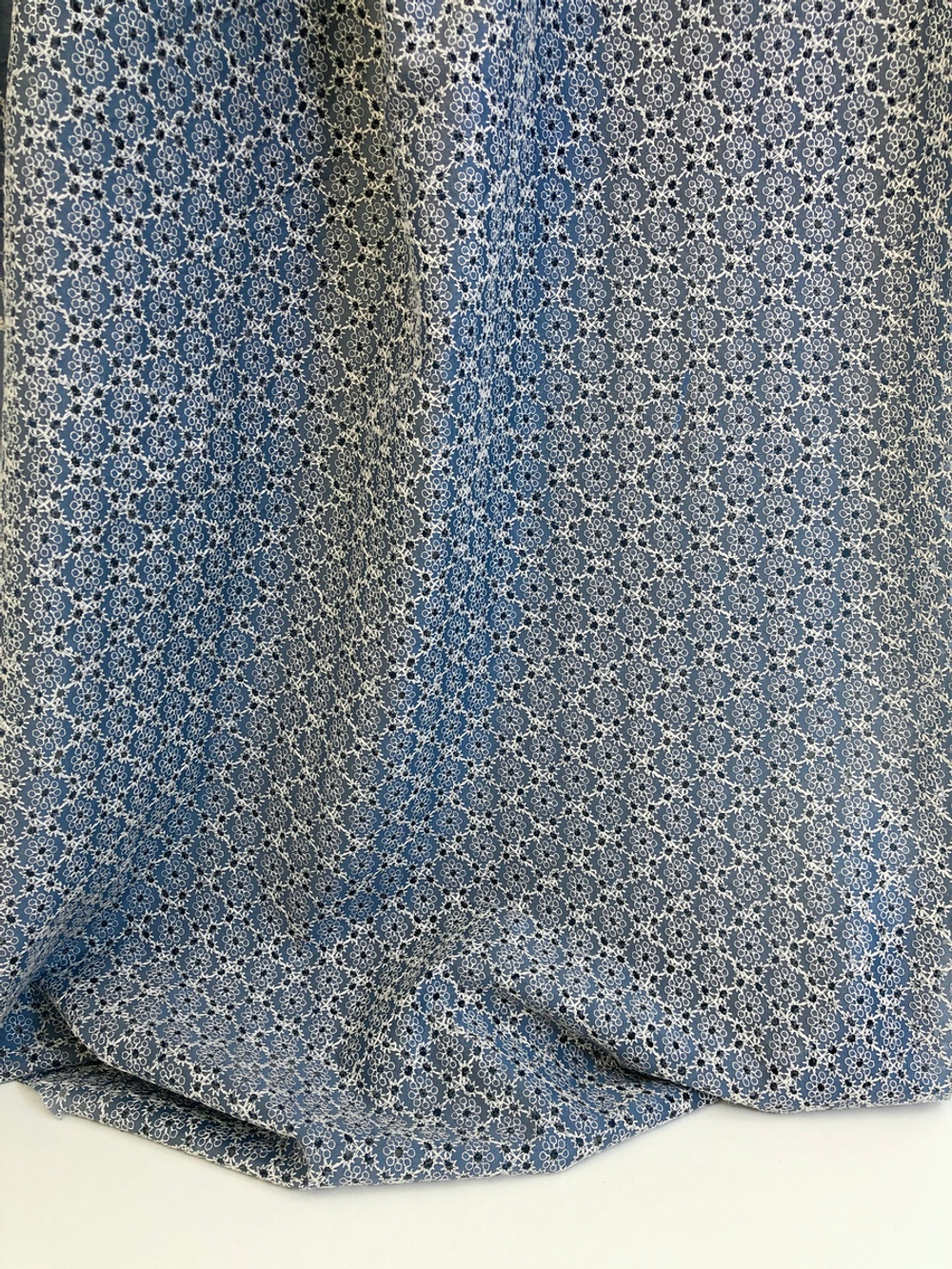 Плательная вискоза, синий джинсовый, вышивка хлопок