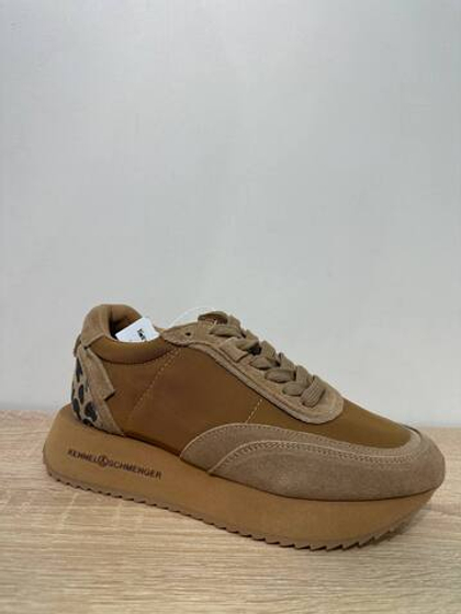 Кроссовки из натуральной замши