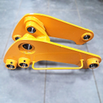 Трапеция задней стрелы ковша (бумеранг) | 335/05602, 125/79900 | Spare Parts