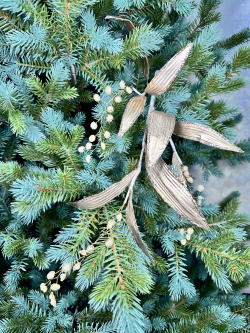 Веточка с листьями 56см ChristmasDeLuxe premium collection светлое золото