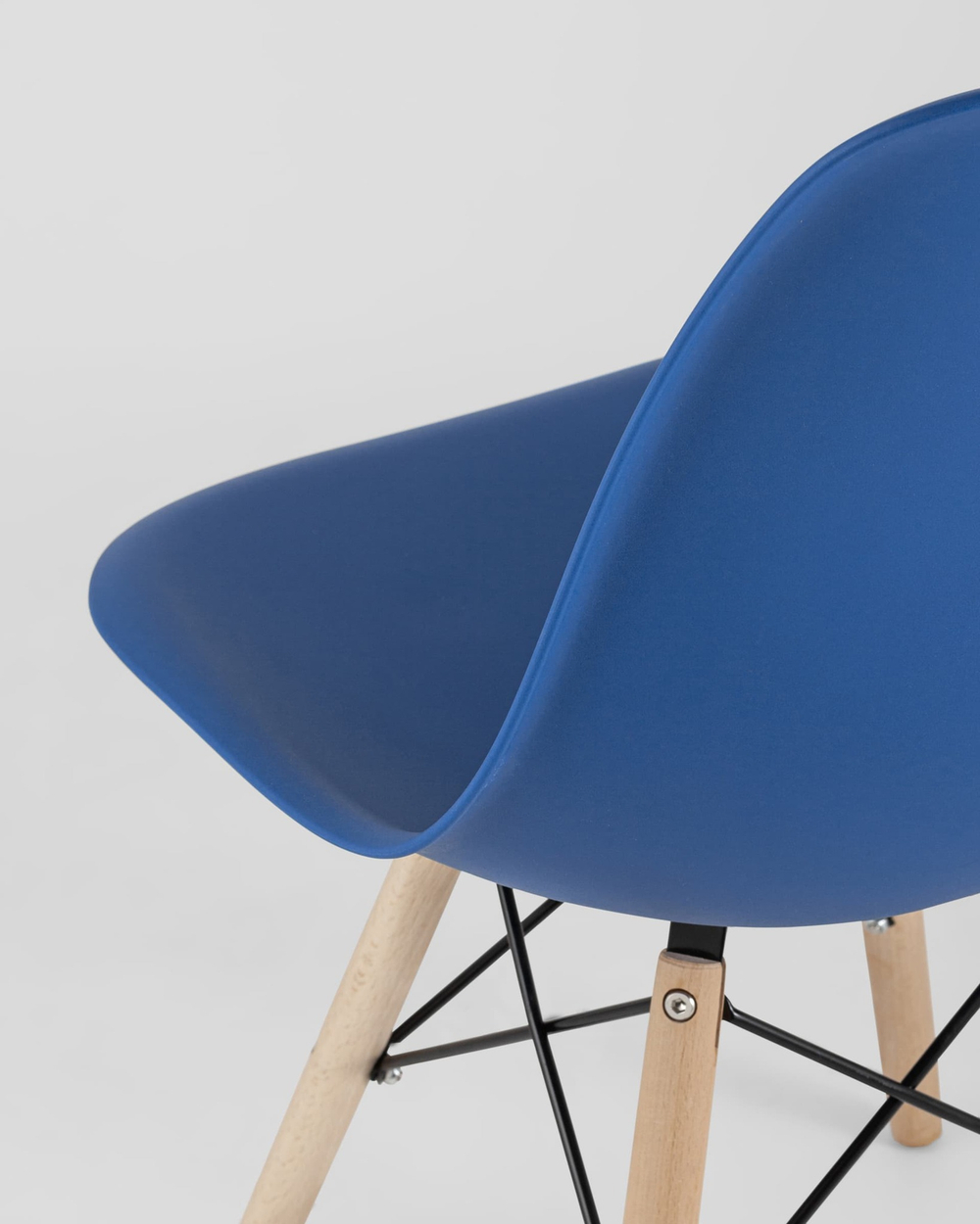 Стул Eames Style DSW синий (разборный каркас)