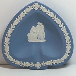 Пики.Тарелка мелочница для украшений. Wedgwood. Англия, бисквитный фарфор, ручная работа, 1970 г