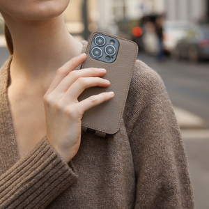 Чехол iPhone 16 Pro натуральная кожа сафьяно, бежевого цвета