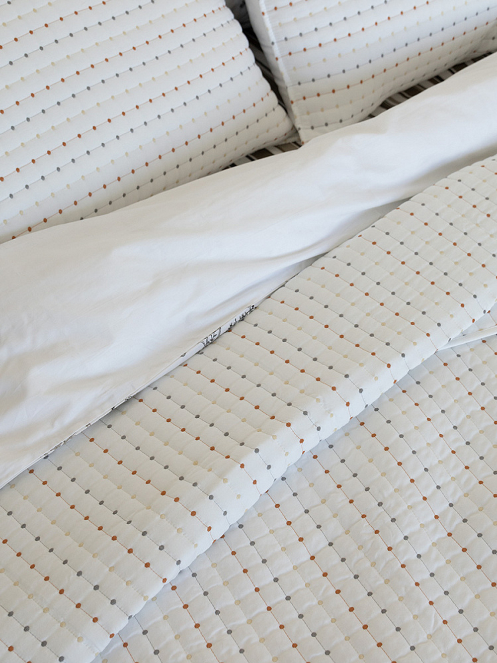 Покрывало DeNASTIA Polka dot 200x220 100%ПЭ белый