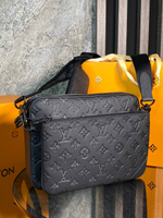 Сумка-мессенджер Louis Vuitton