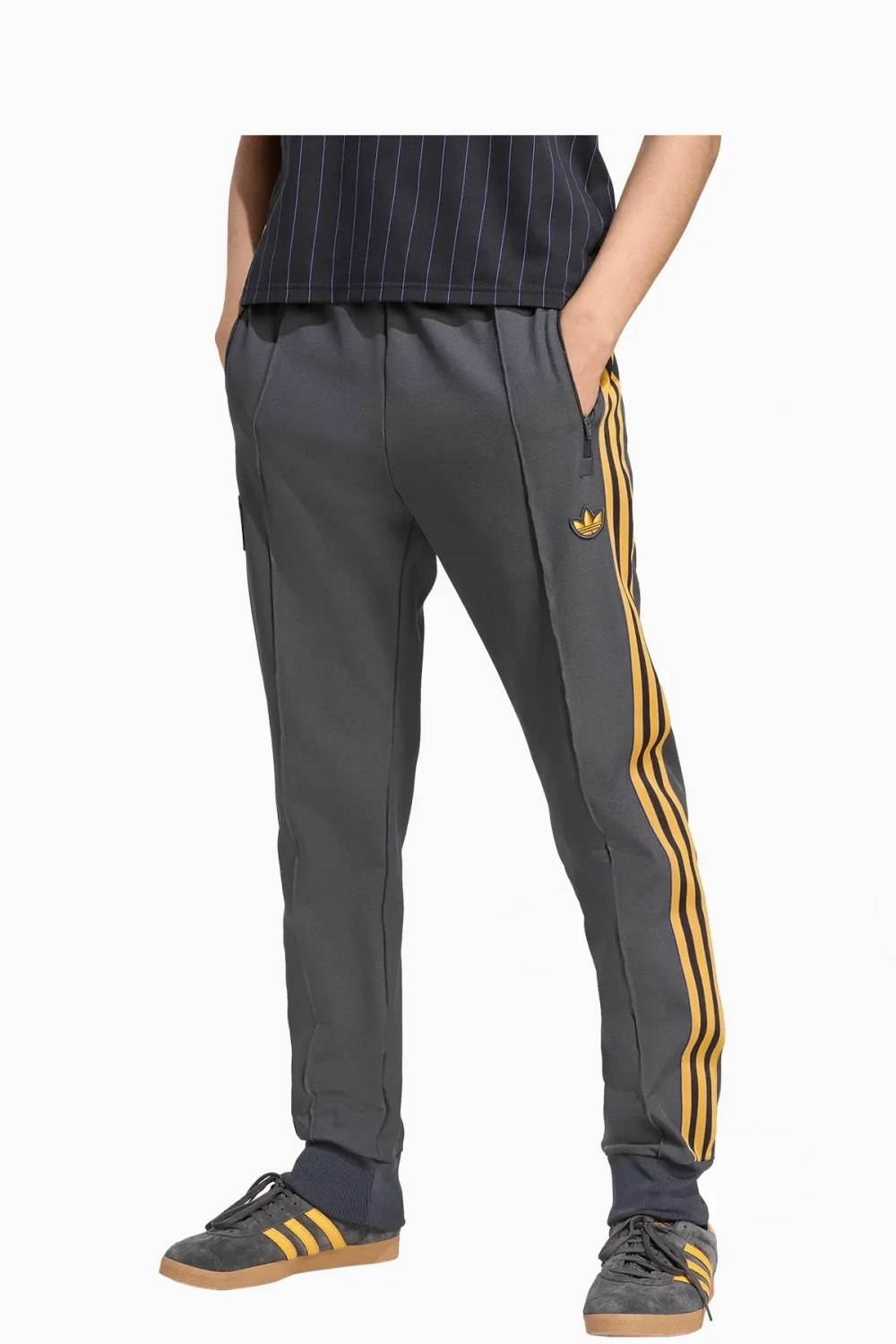 Штаны adidas Manchester United 25/26 Terrace Icons - серый