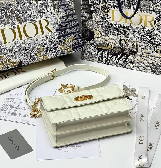 Мини-сумка Dior Miss Caro белый