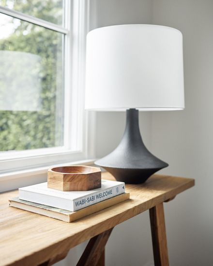 Чёрная настольная лампа “Шейди”