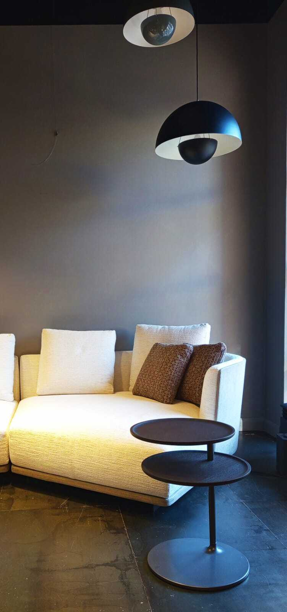 Стол малый Vicino MOLTENI цвет Pewter