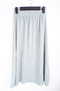 Юбка легкая и практичная, визуально 44 размер