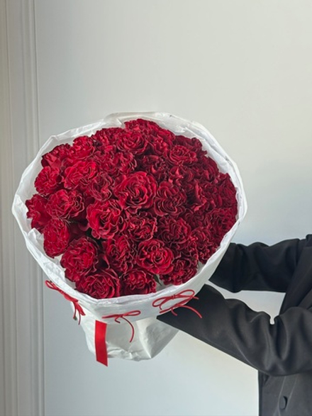 Моно букет из пионовидной розы ХЕРТС 35 шт