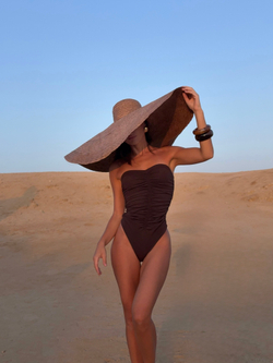 СЛИТНЫЙ КУПАЛЬНИК СО СБОРКАМИ