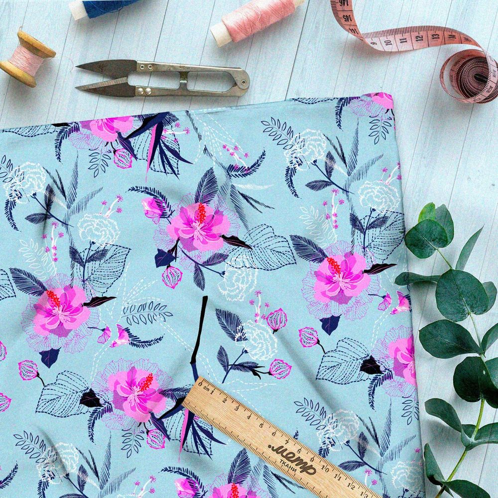 Ткань габардин цветы на голубом фоне