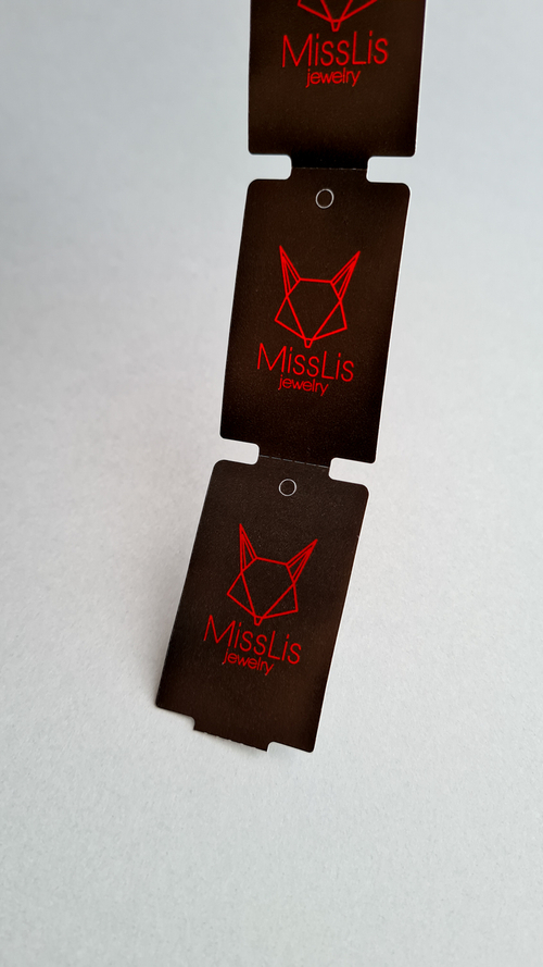 Печать красной фольгой на черных бирках