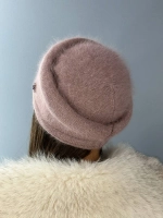 Шапка зимняя вязаная из ангоры тёплая объёмная с брошью