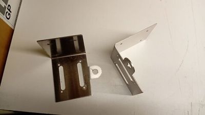 Уголок монтажный с посадкой под регулятор