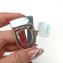 Замок-защелка на зажимах 40*30 Серебро