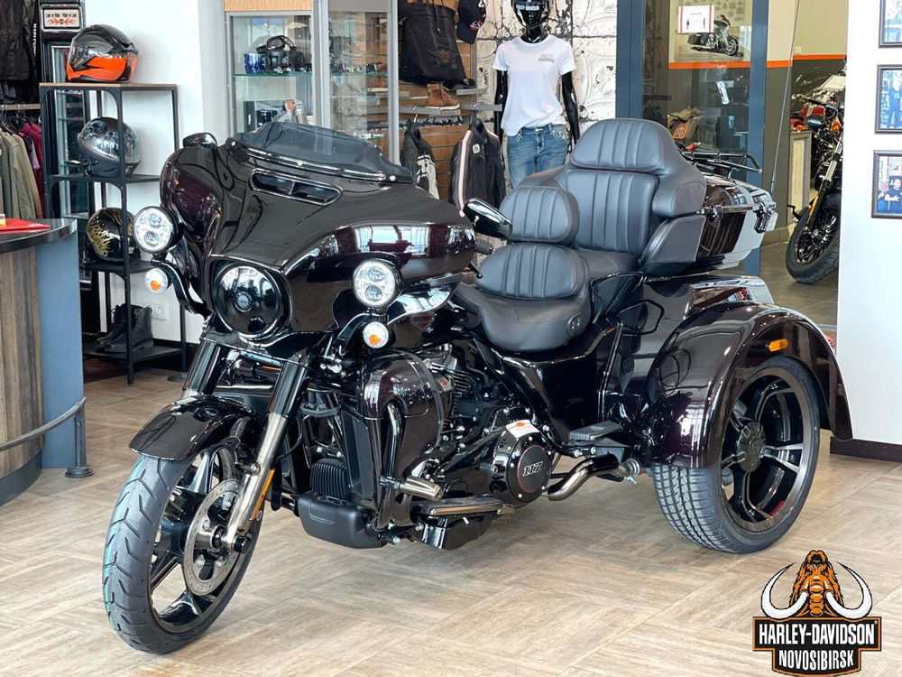 CVO TRI GLIDE 2021 Charred Crimson