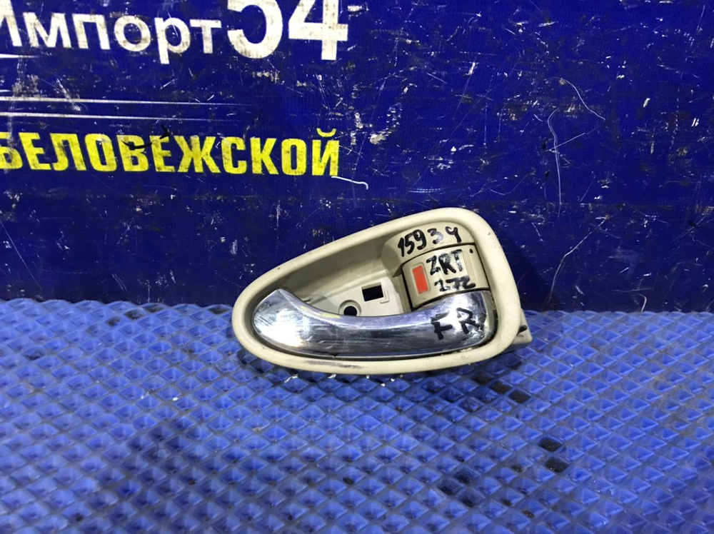 Ручка двери передней правой салонная TOYOTA AVENSIS 2012-2015