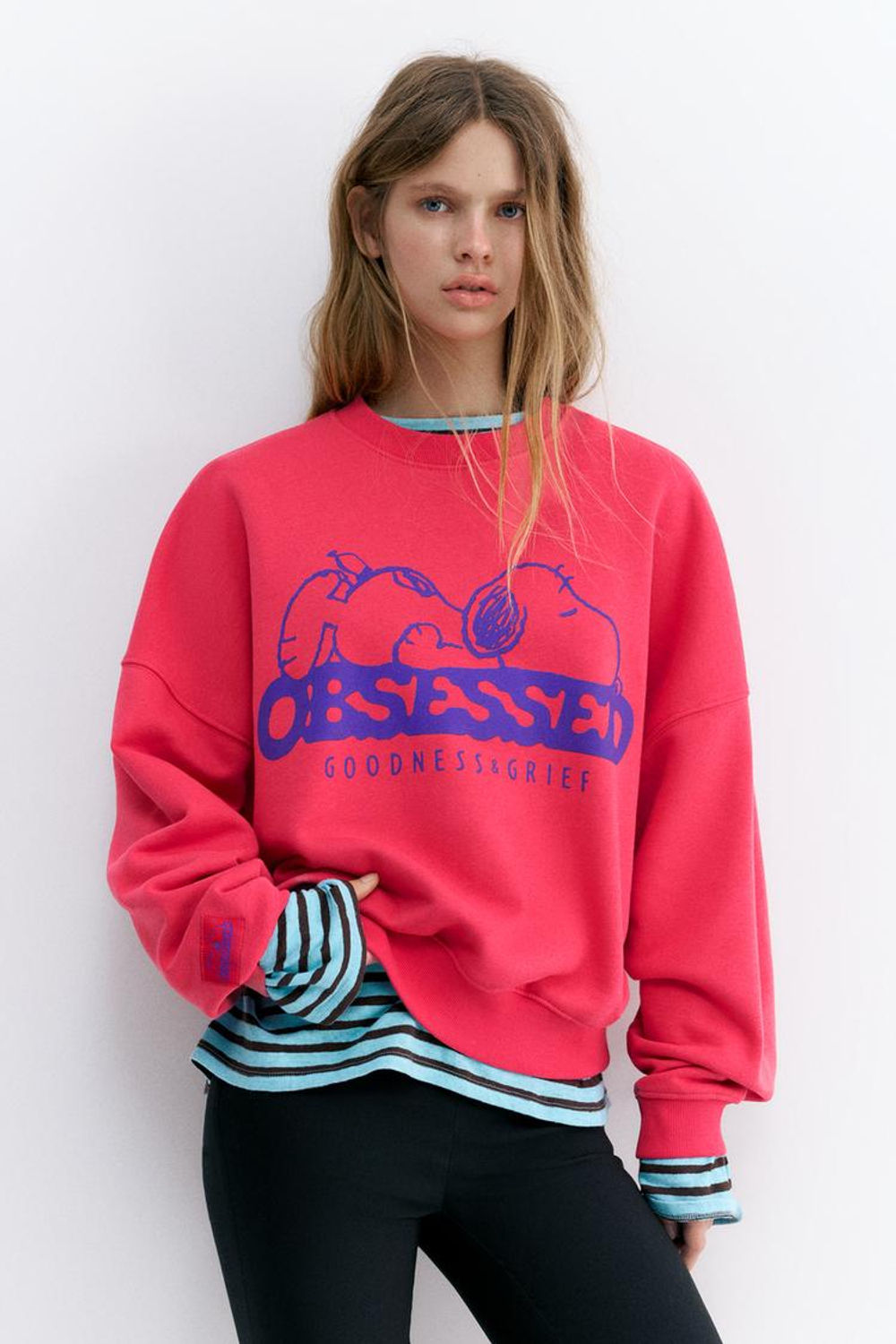 PULL&BEAR Толстовка с изображением Snoopy из мультфильма «Peanuts», красный