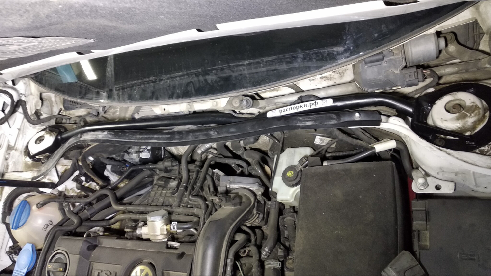 Распорка передних стоек (цельная) Volkswagen Golf 5 (V), 6 (VI) и Skoda Octavia 2 (A5)