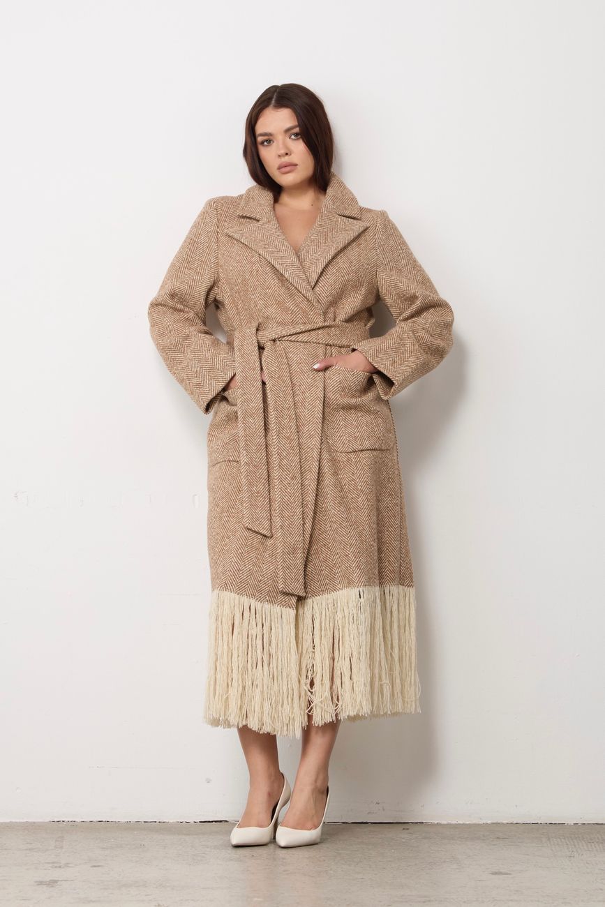 Пальто с бахромой в елочку