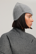 Вязаная шапка-шлем