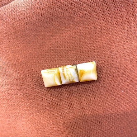 Янтарная брошь Граненный квадрат