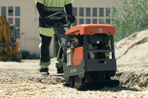 Реверсивная виброплита Husqvarna LG 204 - [210 кг / 36 кН / Honda GX200]