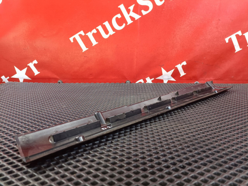 Накладка обдува лобового стекла внутренняя правая