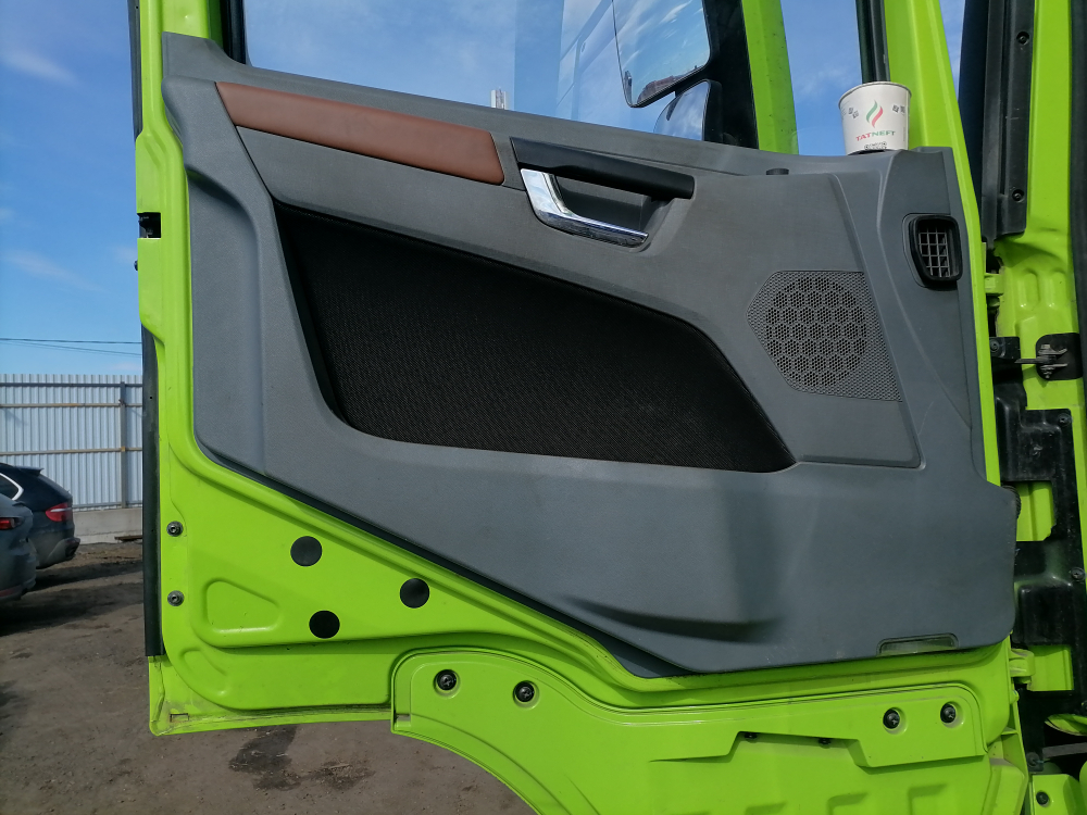 Shacman (Shaanxi) SX* 4x2 Седельный тягач SX418843381 (Дизельный, 12,5 л, 544 л.с., АТ)